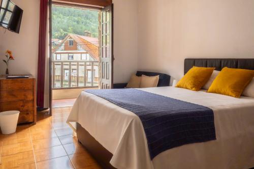 quarto_triplo_com_varanda_e_vista_de_montanha3